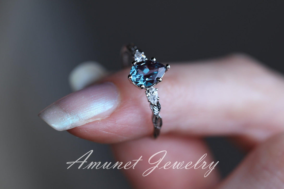 Chatham alexandrite ring, pear alexandrite ring, Chatham alexandrite Engagement ring, unique ring, leaf ring. - Amunet Jewelry