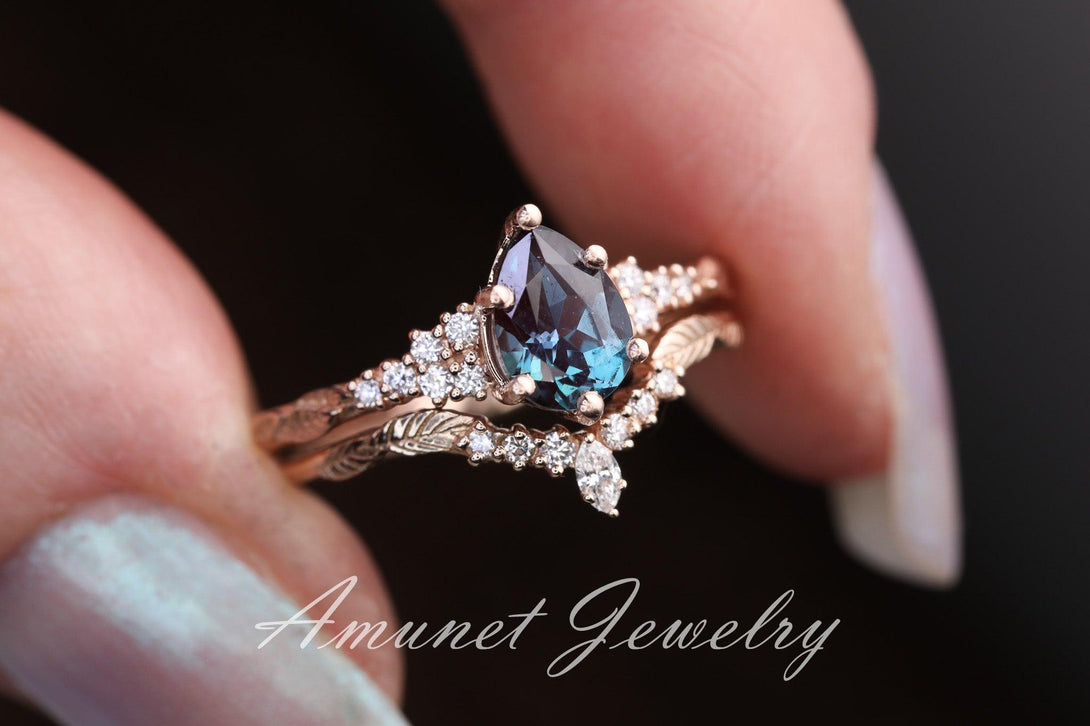 Chatham alexandrite ring, pear alexandrite ring, Chatham alexandrite engagement ring, unique ring, leaf ring. - Amunet Jewelry