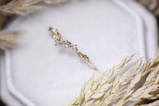 Elegant curved wedding band – A beautifully crafted and unique engagement and wedding ring - Amunet Jewelry