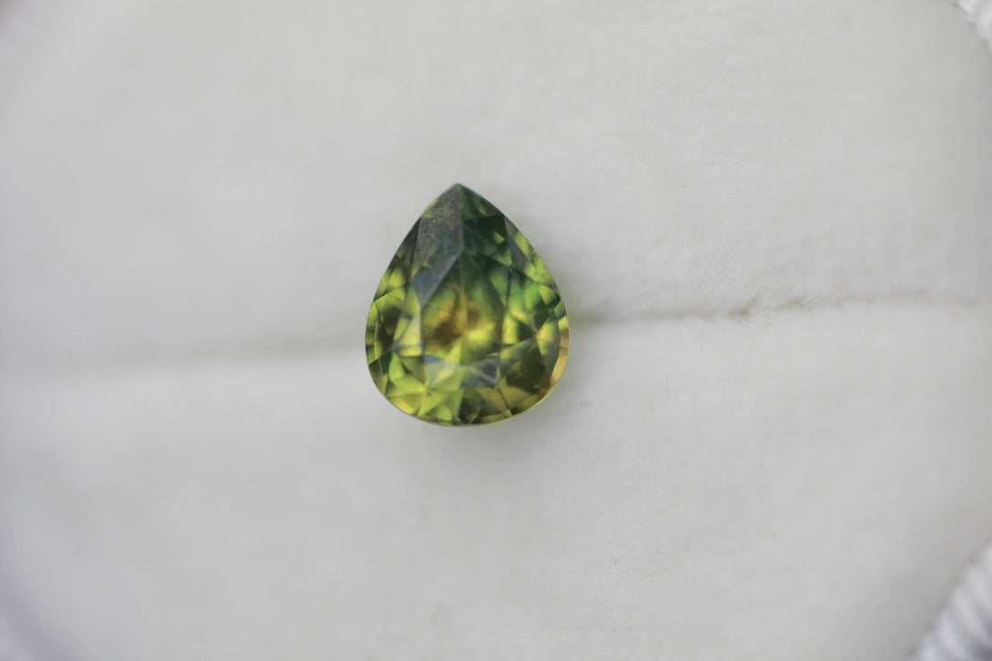 2.53 ct green yellow pear sapphire - Amunet Jewelry