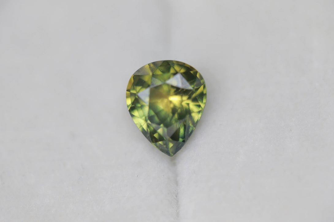 2.53 ct green yellow pear sapphire - Amunet Jewelry