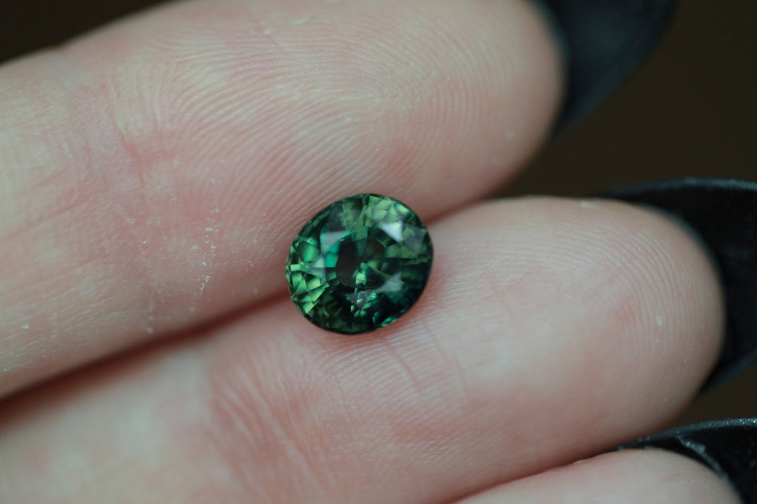 1.86 ct oval green sapphire - Amunet Jewelry