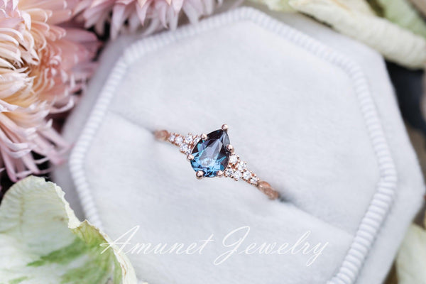 Chatham alexandrite  ring, pear alexandrite ring, Chatham alexandrite engagement ring, unique ring, leaf ring. - Amunet Jewelry